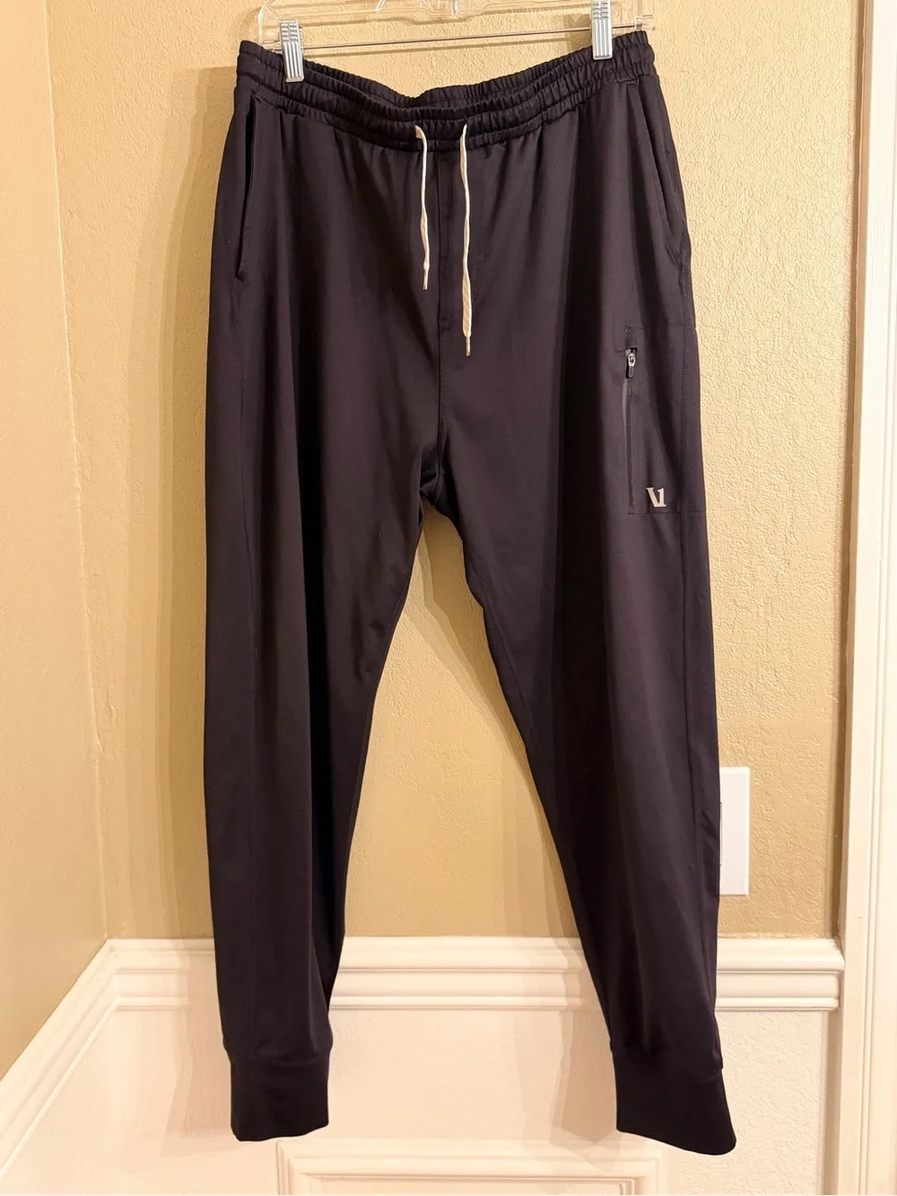 Vuori Men's Black Performance Jogger Pants